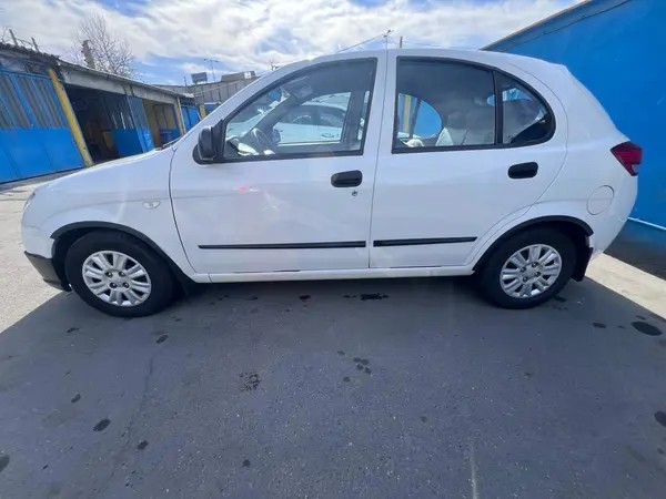 تیبا، هاچ بک