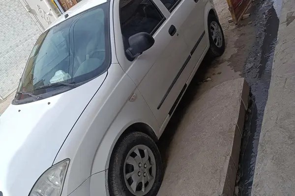 تیبا، هاچ بک