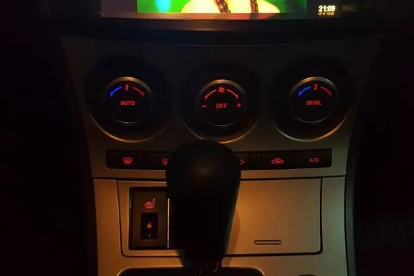مزدا، 3 نیو صندوق دار