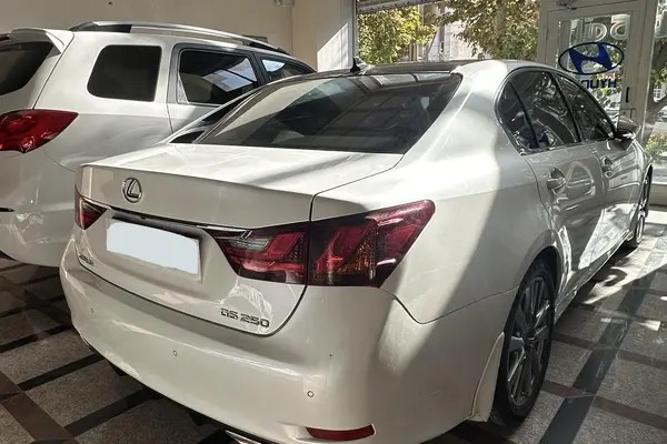 لکسوس، GS