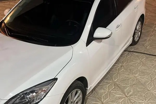 مزدا، 3 نیو صندوق دار