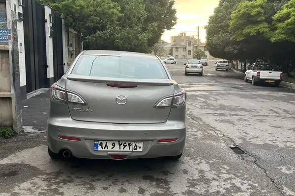 مزدا، 3 نیو صندوق دار
