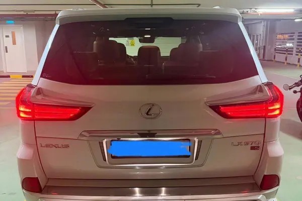لکسوس، LX