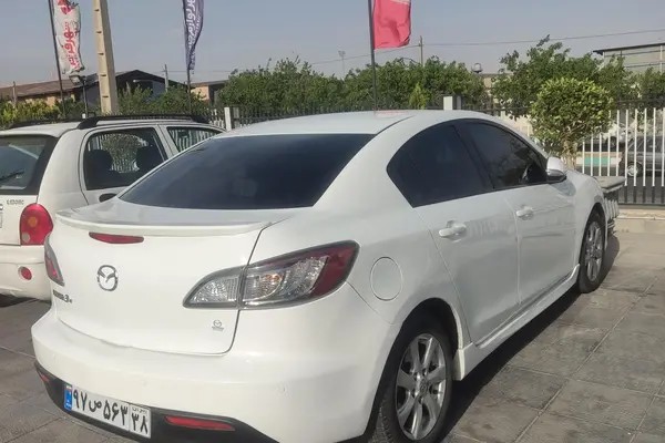 مزدا، 3 نیو صندوق دار