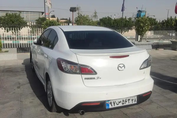مزدا، 3 نیو صندوق دار