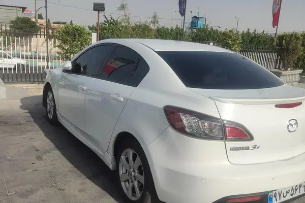 مزدا، 3 نیو صندوق دار