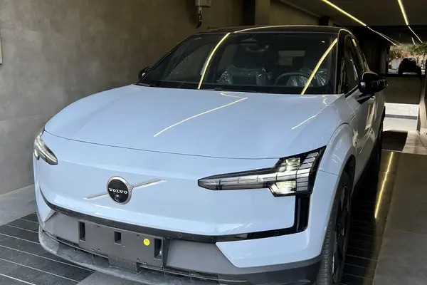 ولوو، EX30