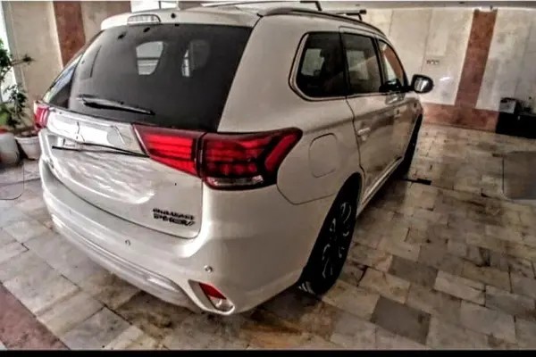 میتسوبیشی، اوتلندر PHEV
