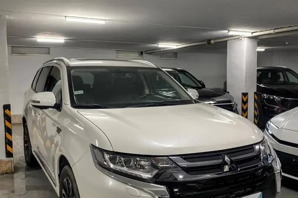 میتسوبیشی، اوتلندر PHEV
