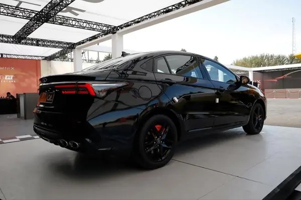 فونیکس، آریزو 6 جی تی (Z6 GT)