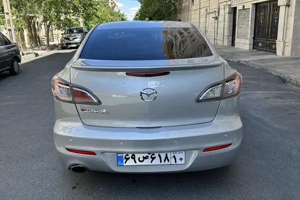 مزدا، 3 نیو صندوق دار