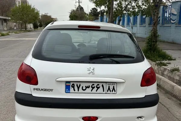 پژو، 206