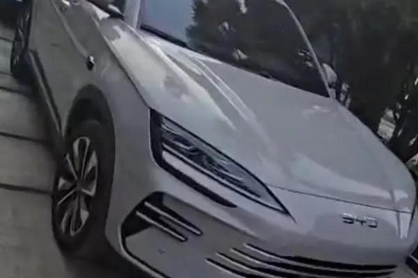 بی وای دی، سانگ پلاس DMi