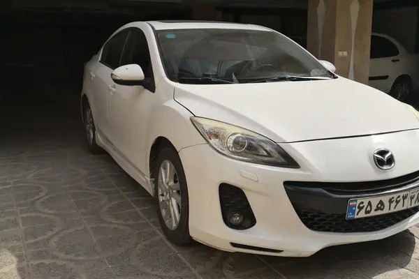 مزدا، 3 نیو صندوق دار
