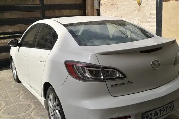 مزدا، 3 نیو صندوق دار