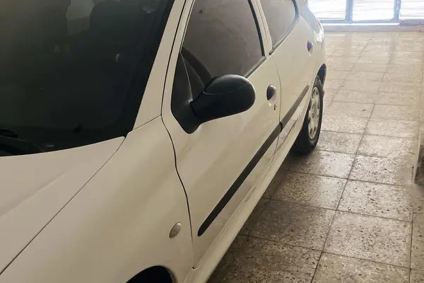 پژو، 206
