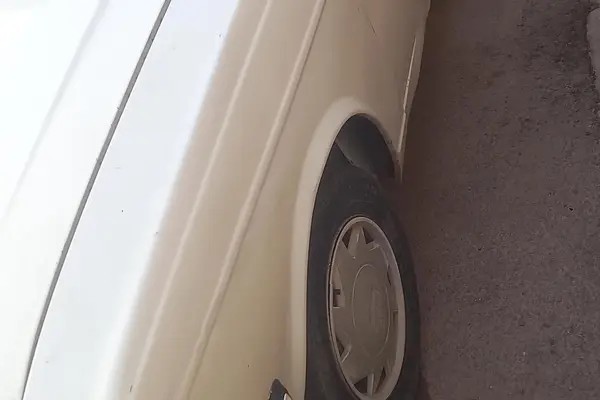 پیکان، سدان