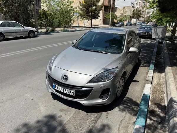 مزدا، 3 نیو صندوق دار