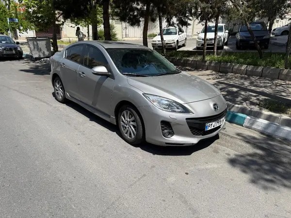 مزدا، 3 نیو صندوق دار