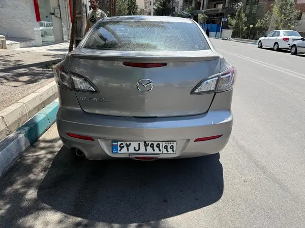 مزدا، 3 نیو صندوق دار