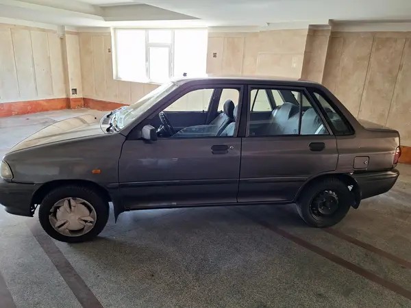 پراید، صندوق دار
