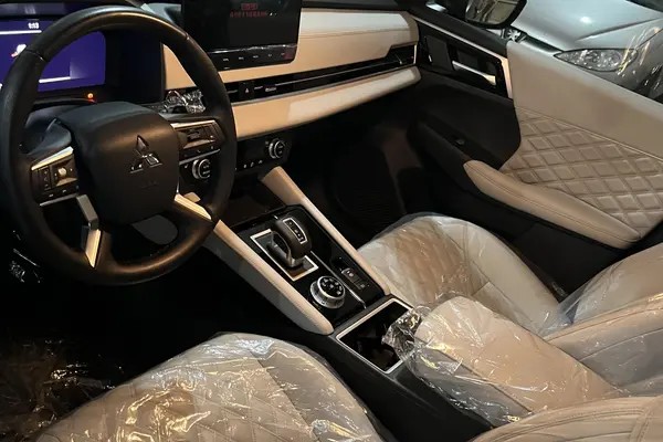 میتسوبیشی، اوتلندر