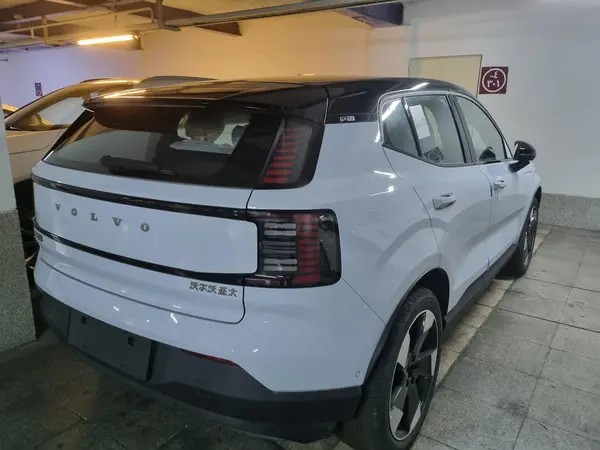 ولوو، EX30