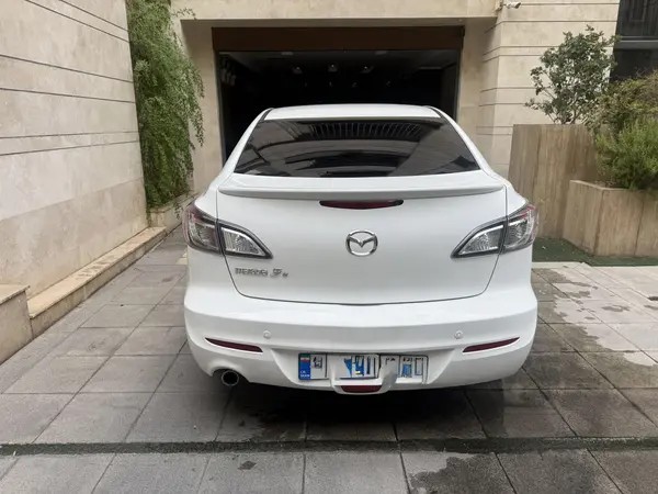 مزدا، 3 نیو صندوق دار
