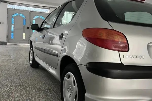 پژو، 206