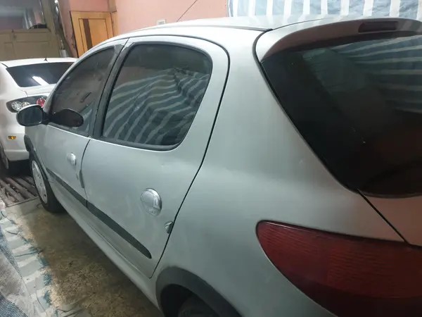 پژو، 206