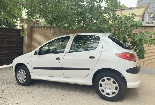 پژو، 206