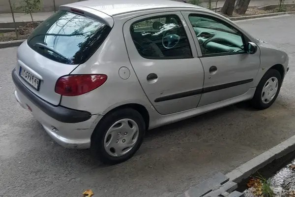 پژو، 206