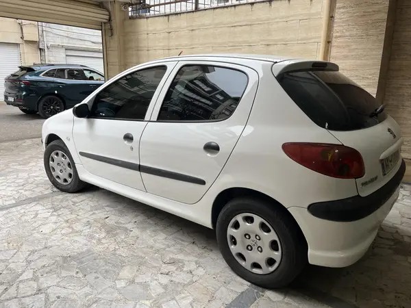 پژو، 206
