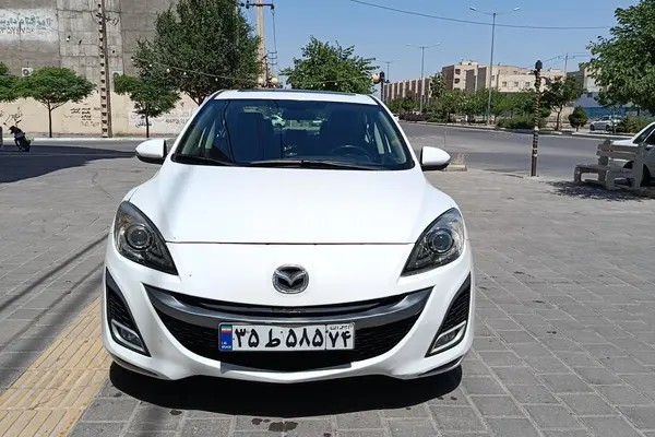 مزدا، 3 نیو صندوق دار