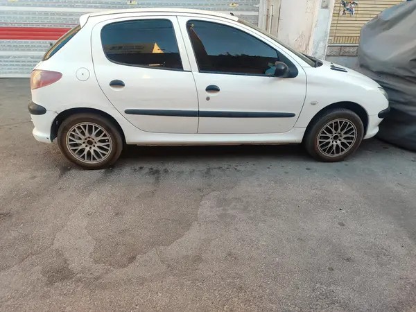 پژو، 206