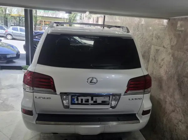 لکسوس، LX