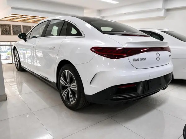بنز، EQE Sedan