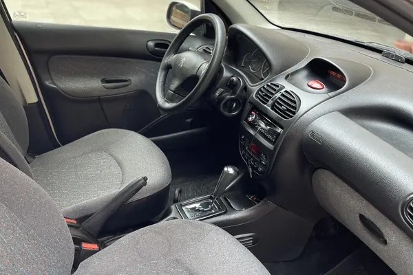 پژو، 206