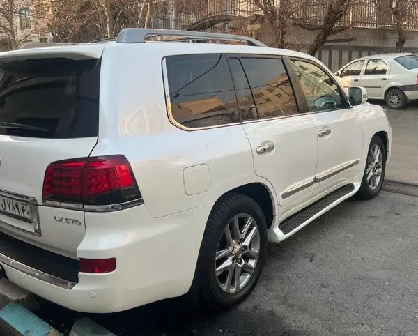 لکسوس، LX