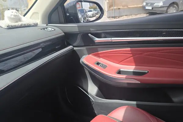 فونیکس، آریزو 6 جی تی (Z6 GT)