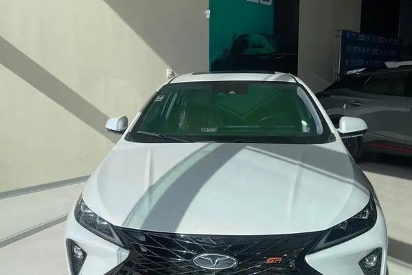 فونیکس، آریزو 6 جی تی (Z6 GT)