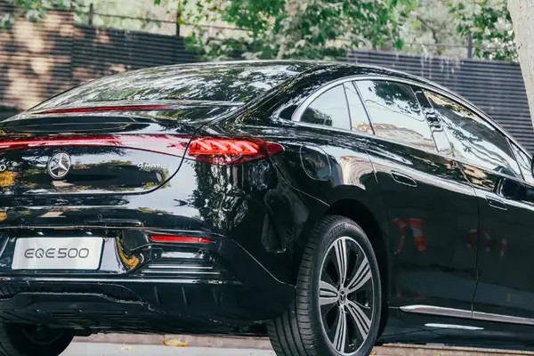 بنز، EQE Sedan