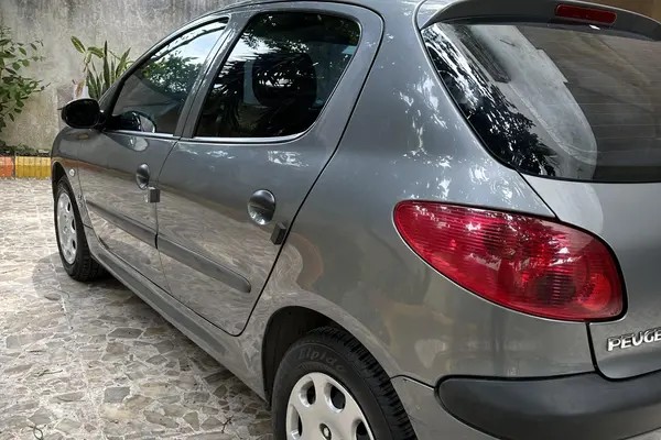 پژو، 206