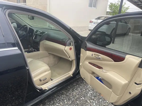 لکسوس، LS