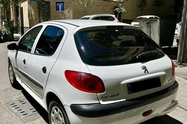 پژو، 206