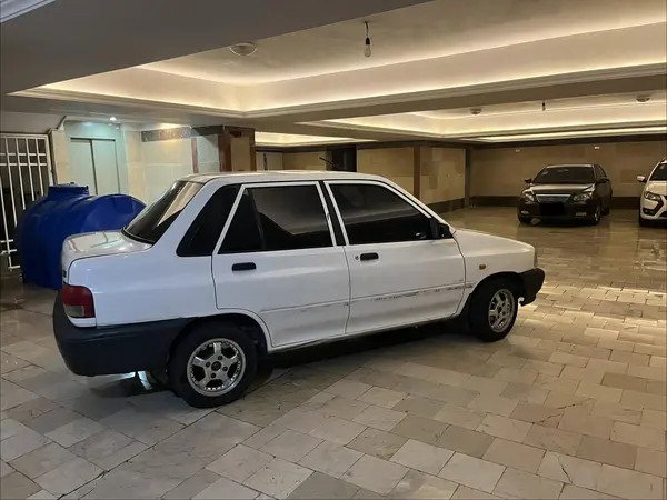 پراید، صندوق دار