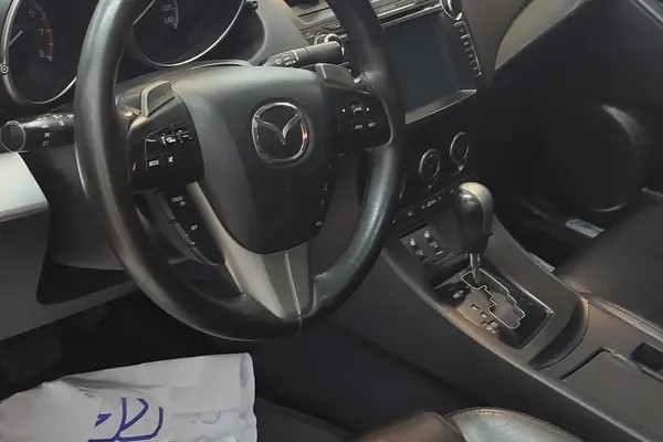 مزدا، 3 نیو صندوق دار