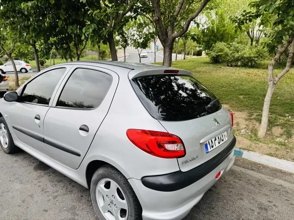 پژو، 206