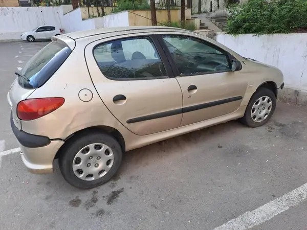 پژو، 206