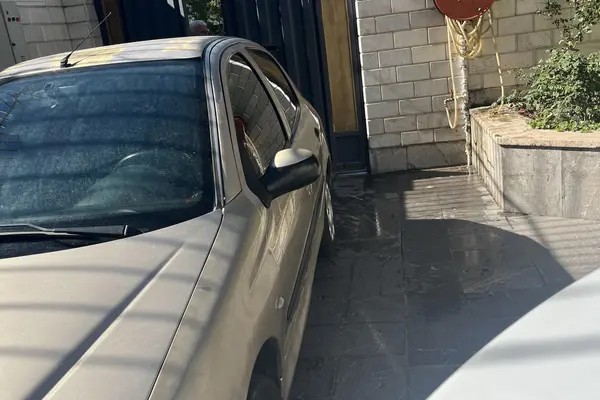 پژو، 206